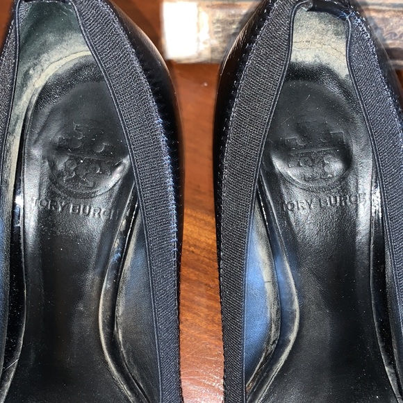 TORY BURCH Caroline Pumps Black Patent Leather Size 6.5 Classic Heels Go… - Picture 7 of 11